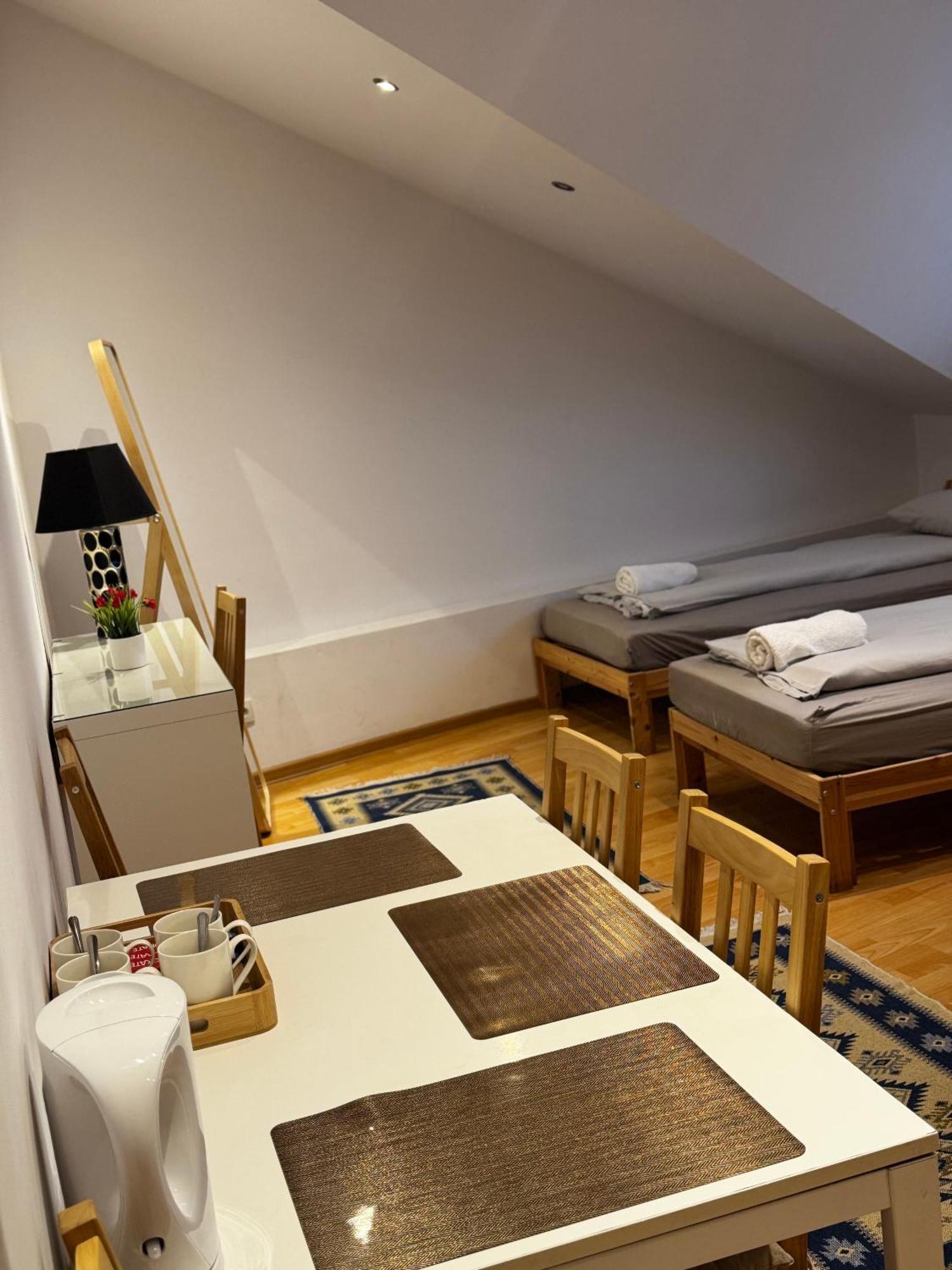Esa Home Varsovie Extérieur photo